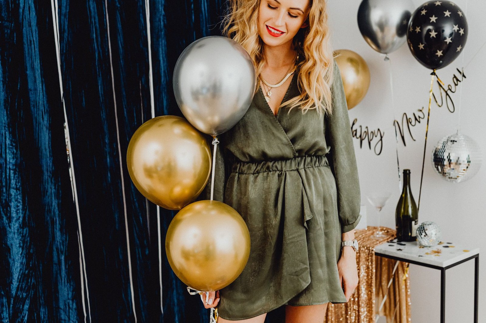 Silvester Party Outfit: 5 Lösungen, die helfen — Hero-Aufnahme