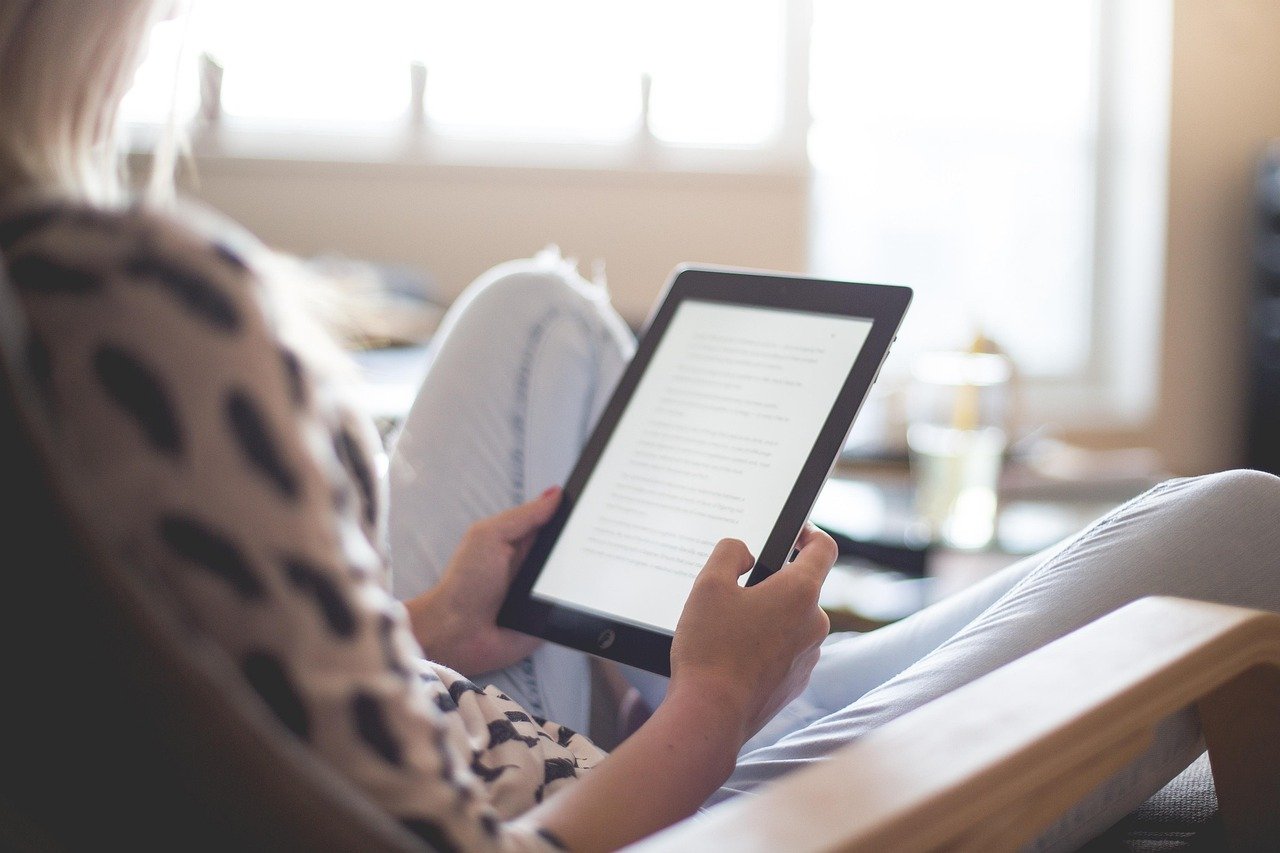 E-Book schreiben und verkaufen: So gelingt der Start — Hero-Aufnahme — E-Book schreiben verkaufen: